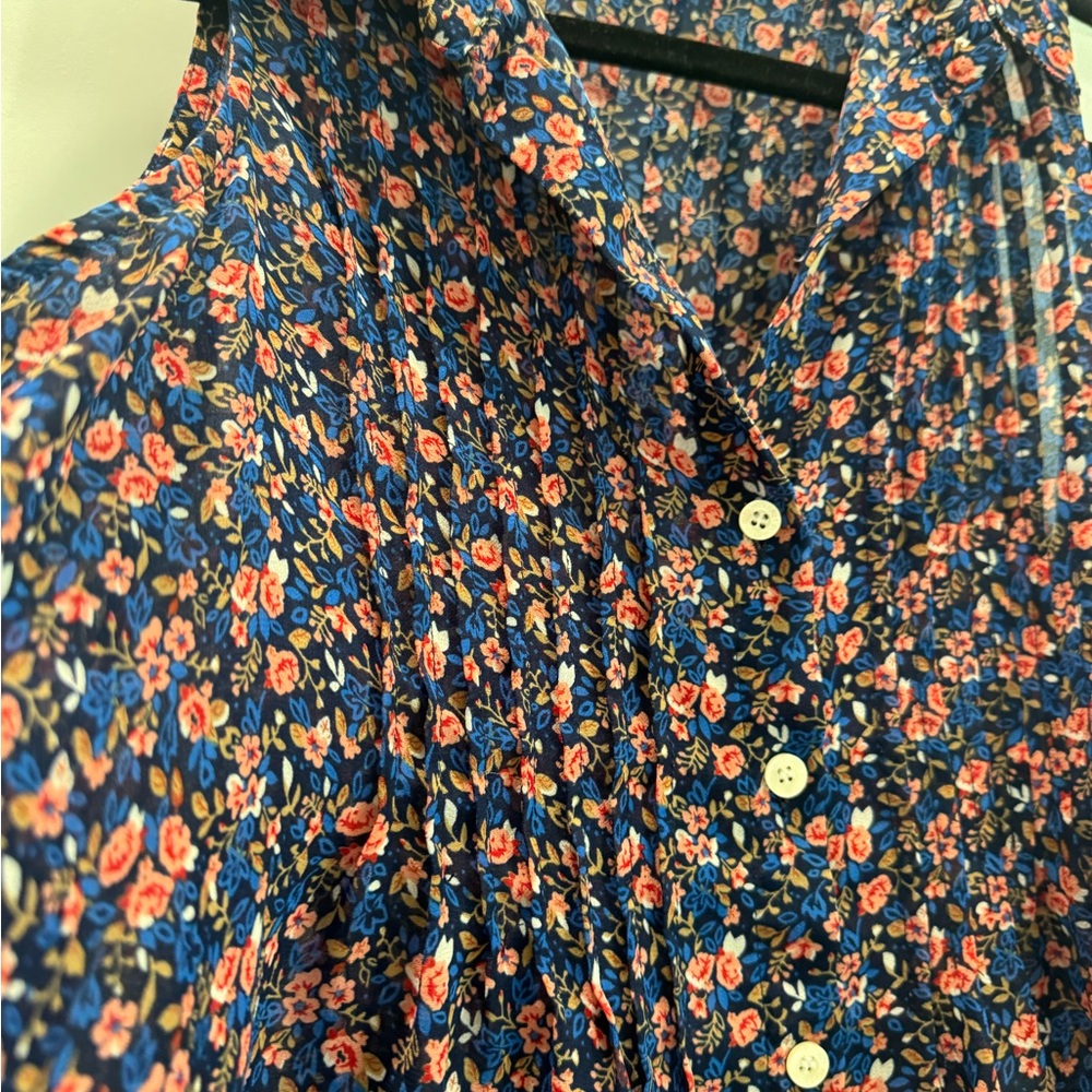Forever 21 | Navy Floral Sleeveless Button Front Blouse- Size Small - Picture 7 of 7